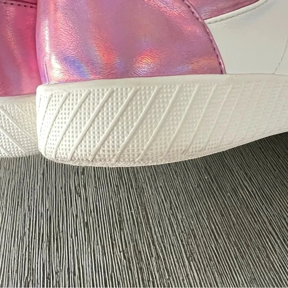 Soul Naturalizer‎ White Faux Leather Sneakers with Pink Accent Casual Everyday